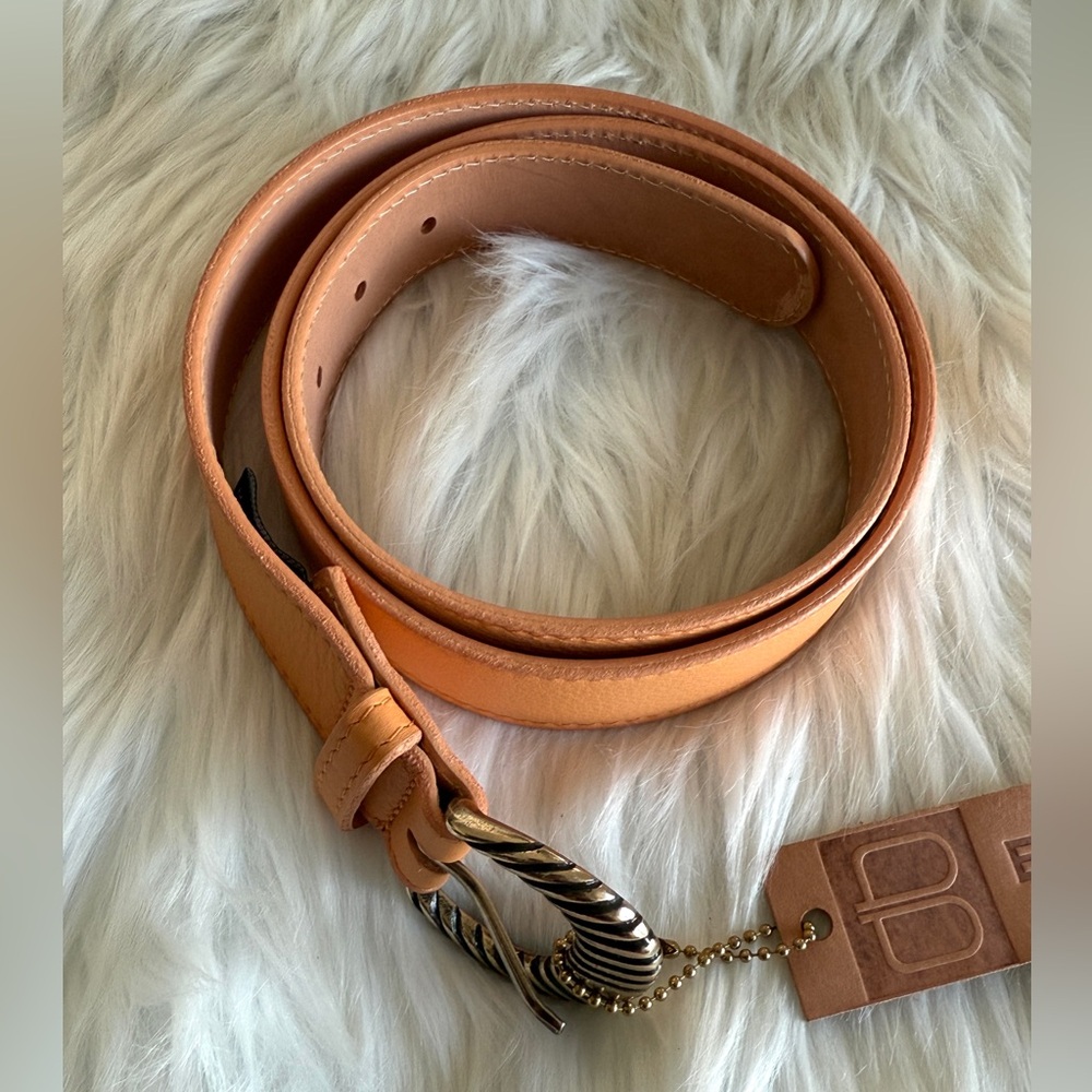 🇨🇦 Brave Leather Collection - Lisette - Picture 3 of 15